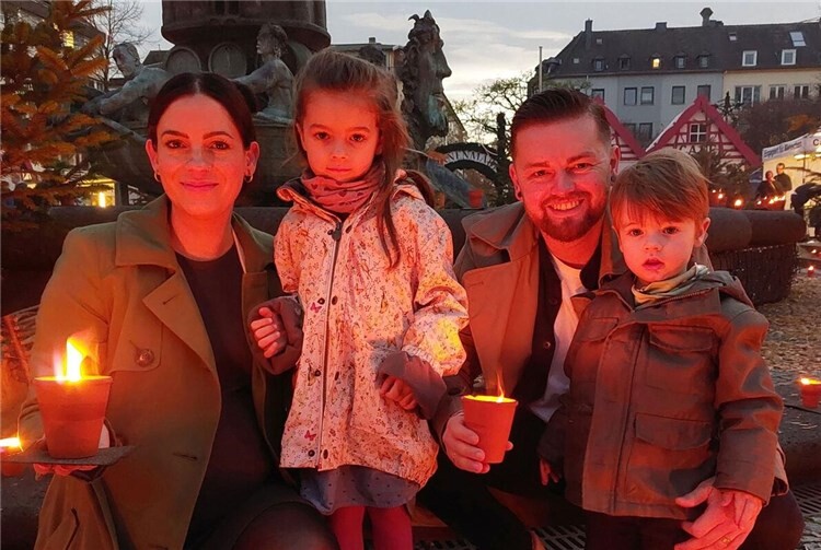 Viele Besucher stellten eine Kerze auf und setzten ein Zeichen der Solidarität. Jede Kerze stand symbolisch für einen Menschen in einer schwierigen Lebenssituation. Fotos: Marco Wagner