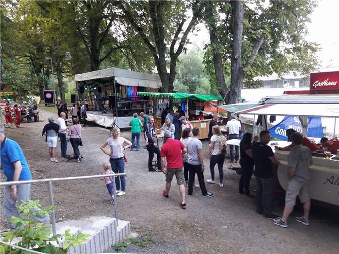 Viele Besucher strömten bei gutem Wetter zum Waldfest.