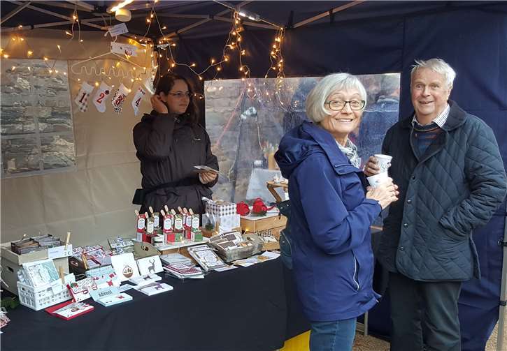 Viele Besucher strömten zur Feste Franz und sorgten für eine tolle Resonanz beim dritten Lützeler Adventsmarkt.privat