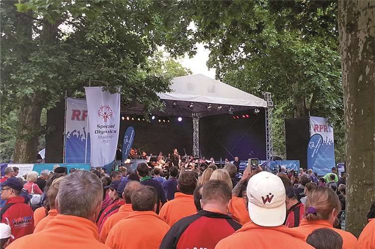 Viele Besucher und Teilnehmer des Special Olympics in Speyer.privat