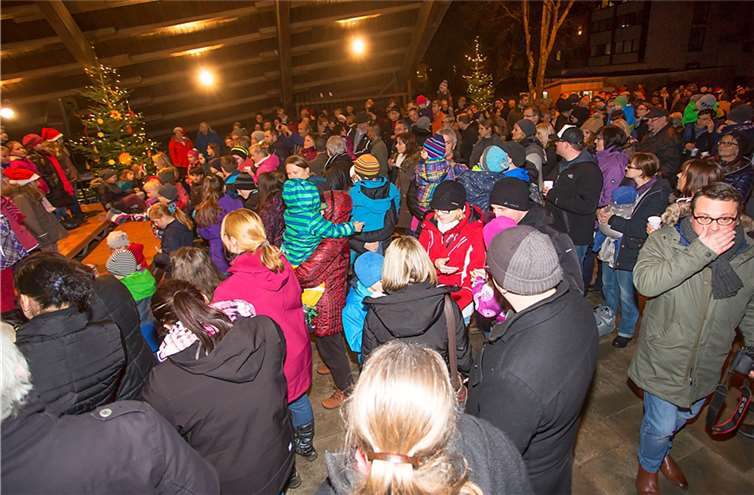 Viele Besucher waren der Einladung zum Adventssingen gefolgt.
