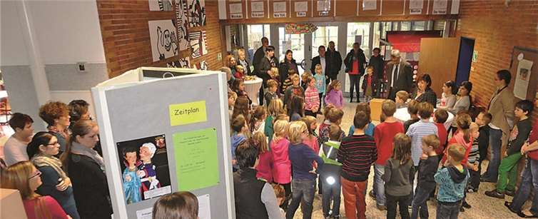 Viele Besucher waren gekommen um sich zu überzeugen, wie Grundschulkinder zu Energieproduzenten werden. privat