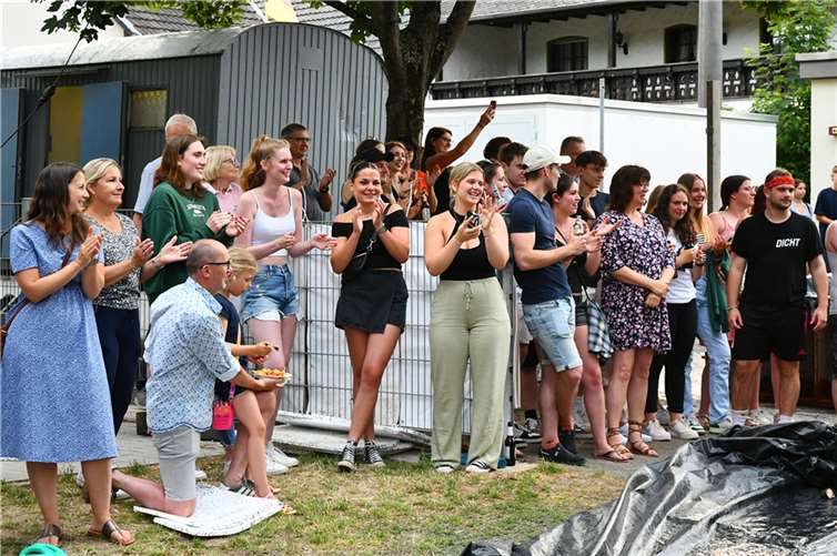 Viele Besucher wohnten dem Spektakel bei.