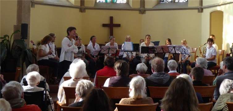 Viele Bewohner und Gäste waren zum Konzert in der historischen Kapelle gekommen.privat