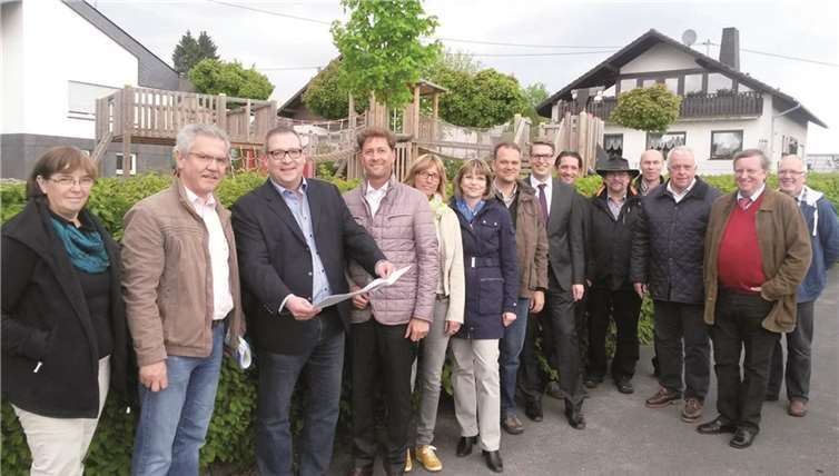 Viele Bürger beteiligten sich an der Ortsbegehung der CDU Kempenich.privat