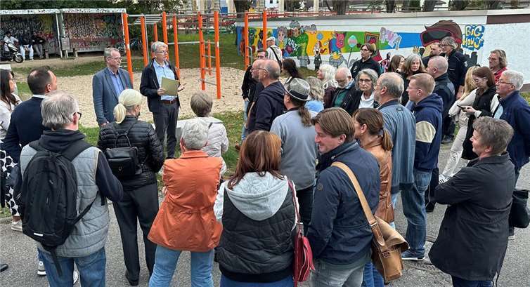 Viele Bürger nahmen an dem dritten „Sicherheit & Sauberkeit“-Rundgang teil.  Foto: Ulf Steffenfauseweh