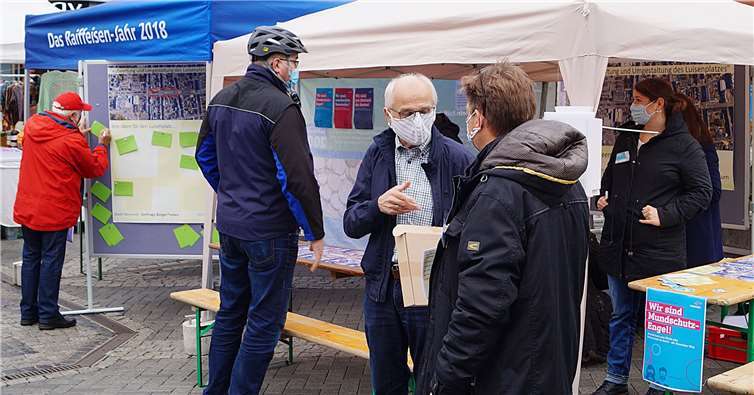 Viele Bürger nutzten die Gelegenheit sich über die Zukunft des Luisenplatzes zu informieren und eigene Ideen orzubringen.Foto: Josef Dehenn