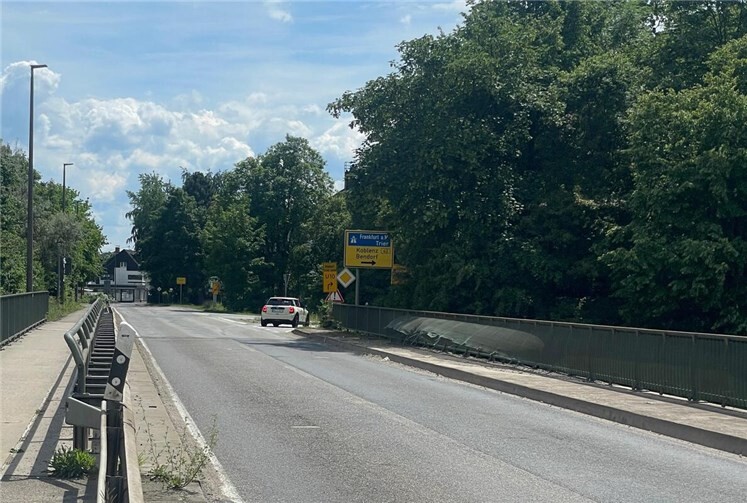 Viele Bürger sahen die geplanten Baumaßnahmen und die damit einhergehende Straßensperrung kirtisch. Nun würde die Maßnahme verschoben. 