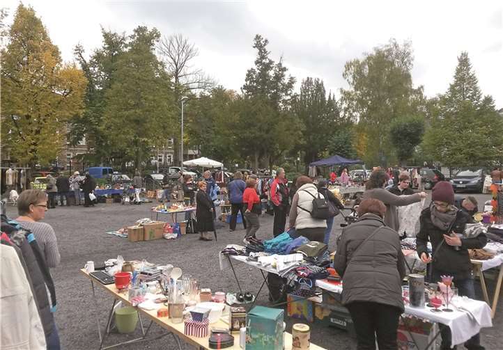 Viele Bürger und Besucher besuchten den Flohmarkt.Privat