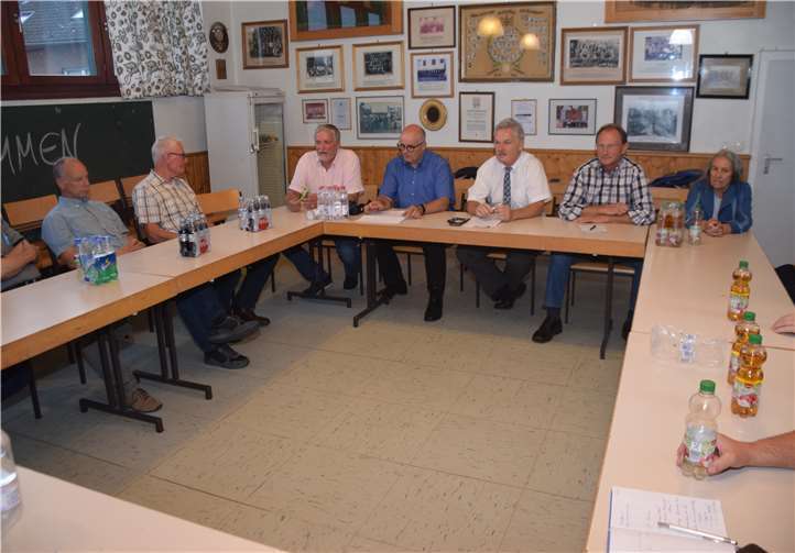 Viele Bürger von Niederdrees waren in der alten Schule zum Austausch mit Bürgermeister Raetz, Ortsvorsteher Holger Klöß und Ratsherr Kurt Brozio zusammengekommen.EICH