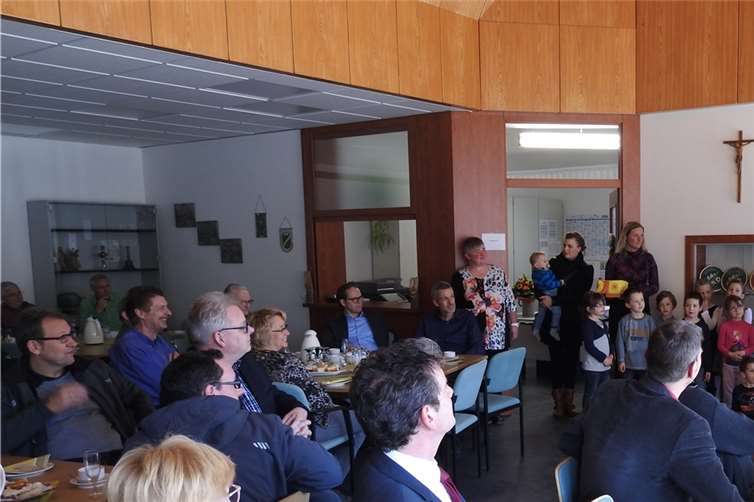 Viele Bürger waren bei der Einweihung dabei. privat