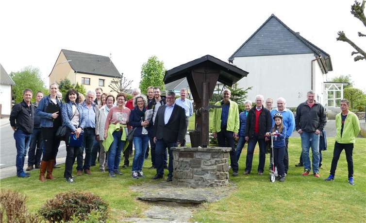 Viele Bürgerinnen und Bürger beteiligten sich am Rundgang durch Muscheid. privat