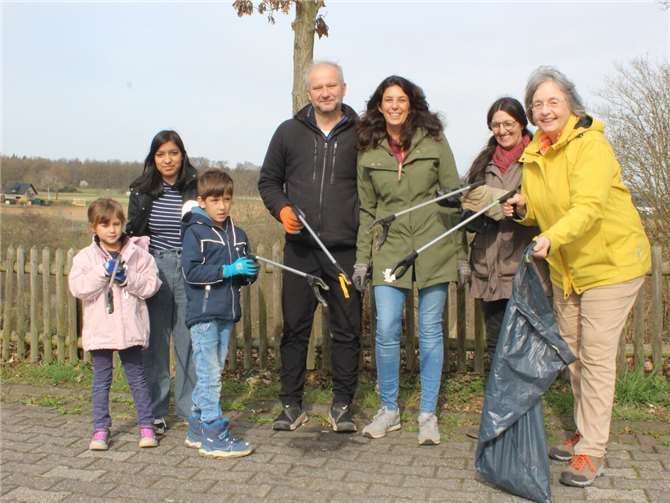 Viele Bürgerinnen und Bürger beteiligten sich an der Dorfrandreinigung. Foto: privat