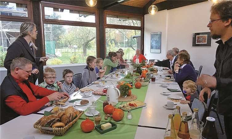 Viele Bürgerinnen und Bürger kamen zum "fairen Frühstück" in das evangelische Gemeindehaus. privat