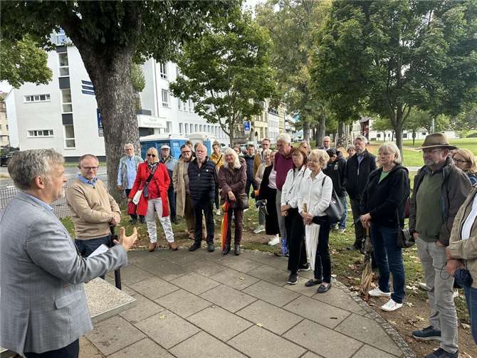 Viele Bürgerinnen und Bürger nahmen bei dem "Entwicklungsspaziergang" teil.Foto: Ulf Steffenfauseweh