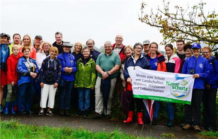 Viele Bürgerinnen und Bürger schlossen sich der Exkursionsgruppe an. Foto: Naturschutzinitiative e.V.