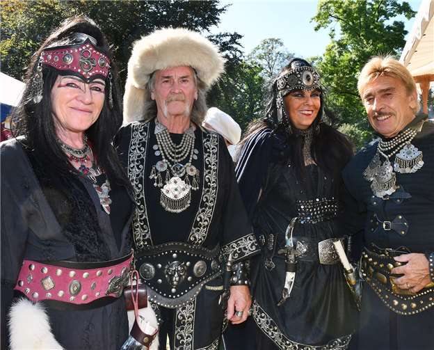 Viele Clans und Mittelaltergruppen Schlugen ihr Lager auf und zeigten sich in ihren Gewändern.