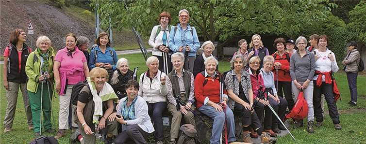 Viele Damen waren bei der Wanderung auf dem neuen Lahnwanderweg dabei.privat