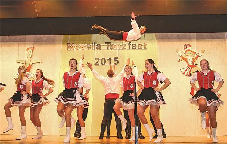 Viele Darbietungen begeisterten mit akrobatischen Elementen.