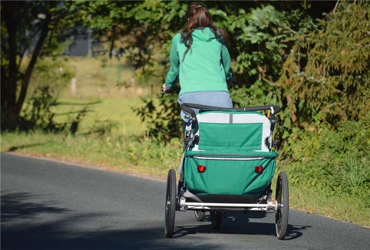 Viele Eltern greifen auf Fahrradanhänger zurück.  Foto: pixabay.com