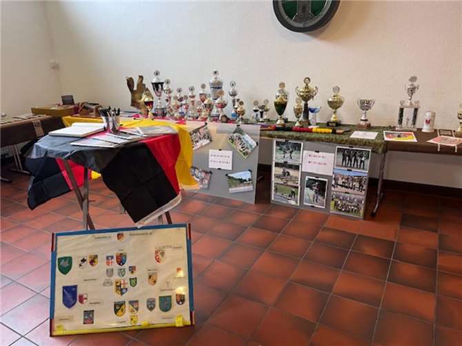 Veteranentag und 40-jähriges Jubiläum gefeiert Viele Erinnerungsstücke Urkunden, Pokale, Ehrenabzeichen, Wimpel gab es zu bewundern.
