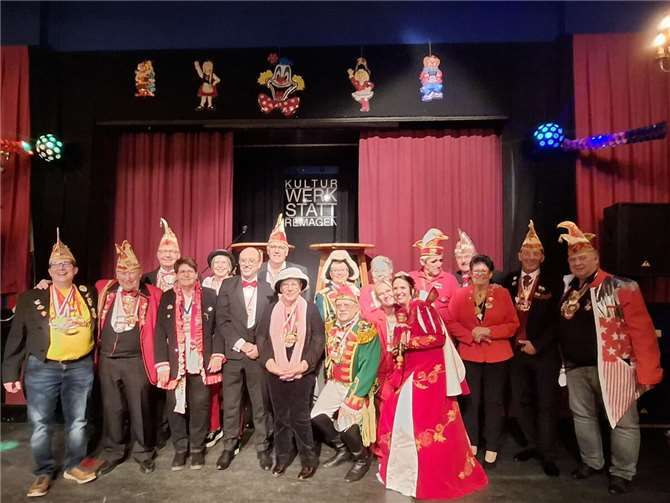 Viele Extollitäten von Remagen hatten sich zum alljährlichen Treffen in froher Runde eingefunden und teilweise auch Mitglieder ihres Hofstaats mitgebracht. Foto: privat