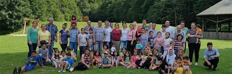 Viele Flüchtlingsfamilien, Freunde, Verwandte und Helfer trafen sich auf der Paradieswiese zum Picknick. privat