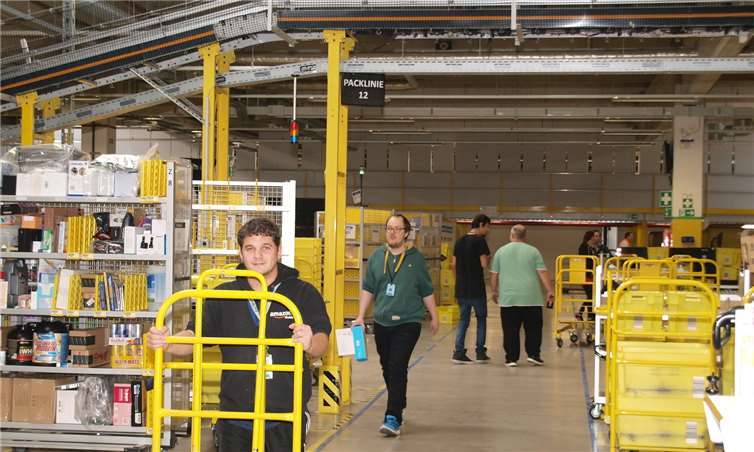 Viele Gänge, Regale und eine unüberschaubare Menge an Waren: Diesen Eindruck bekam man als außenstehender Besucher beim Medientag.  US