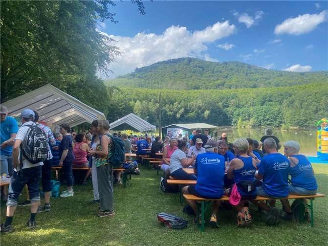 Viele Gäste aus Nah und Fern fanden sich am Krufter Waldsee zum 51. Wandertag des TV 1896 Kruft ein.