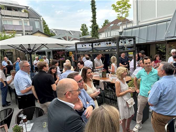 Viele Gäste folgten der Einladung in Bells Genusshof.