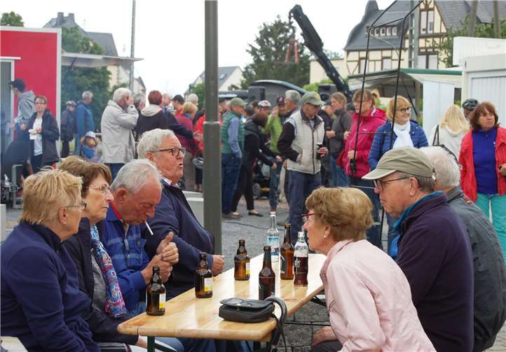 Viele Gäste hatten sich am Alten Ochtendunger Bahnhof eingefunden.