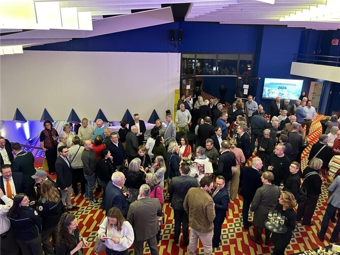 Viele Gäste nutzten den Abend, um sich auszutauschen, alte Bekannte zu treffen und neue Kontakte zu knüpfen.