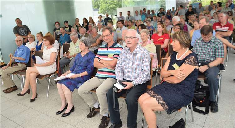 Viele Gäste war zur Abschiedsfeier der Tomburg Realschule Rheinbach gekommen.Fotos: EICH