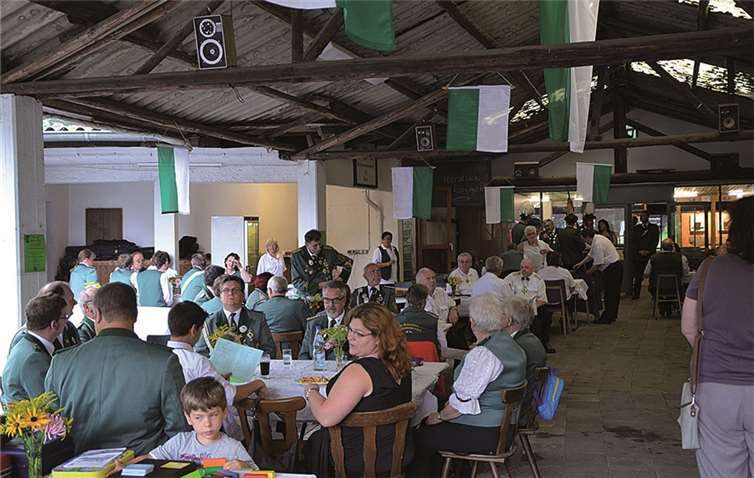 Viele Gäste waren anwesend und verbrachten einen gemütlichen Tag auf dem Schützenplatz.
