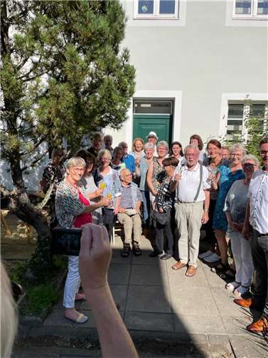 Viele Gäste waren bei der Einsegnung dabei.  Foto: rauenwürde Neuwied e.V.