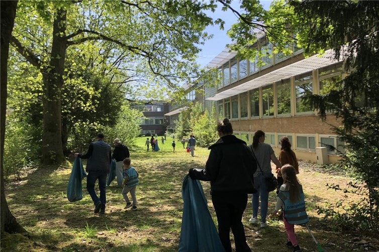 Viele Hände packten an