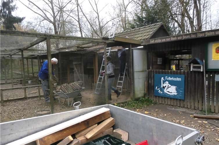 Viele Helfer werden am Samstag am Schwanenteich benötigt. privat