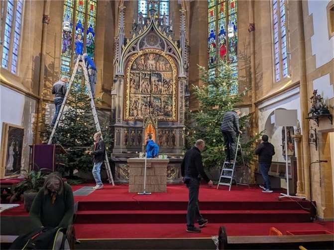 Viele Helferinnen und Helfer bei der Arbeit. Foto: privat