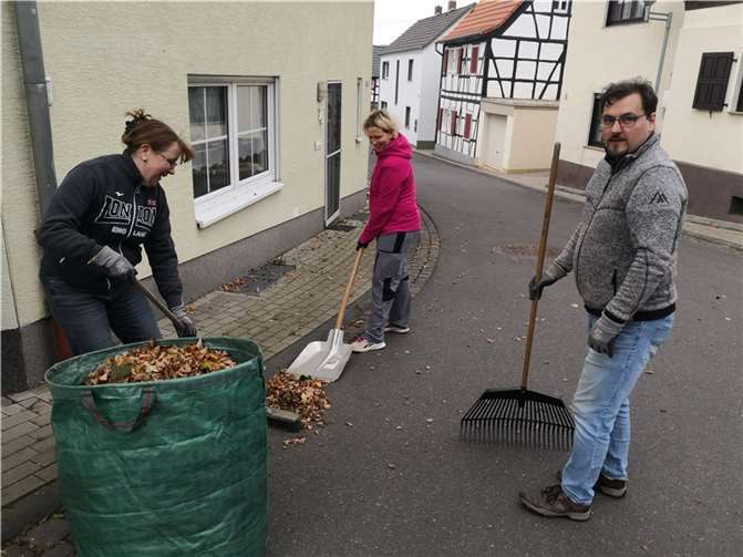 Viele Helferinnen und Helfer packten mit an.Fotos: privat