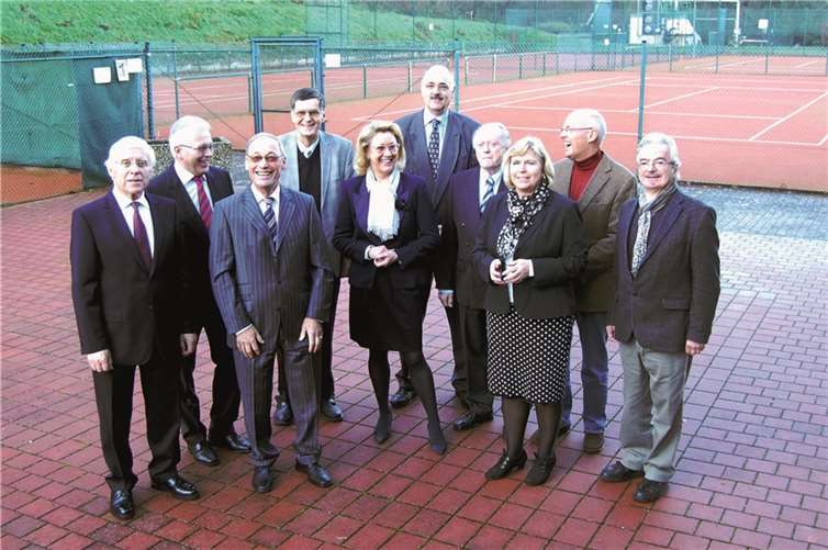 Viele Honoratioren aus Wirtschaft und Lokalpolitik scharten sich beim Neujahrsempfang des TC um den scheidenden Vorsitzenden Ulrich von Dalwigk. FA