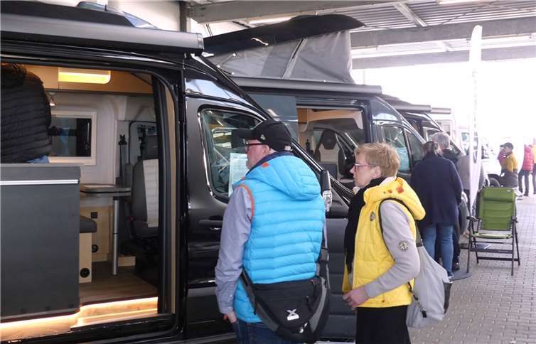 Viele Hundert Campingfreunde informierten sich auf der Frühjahrs-Hausmesse bei Niesmann-Caravaning über aktuelle Angebote.