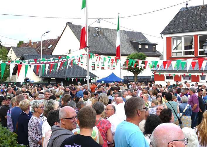 Viele Hundert Musikfreunde ließen sich auch in diesem Jahr die „Italienische Rocknacht“ im Eifelort nicht entgehen.