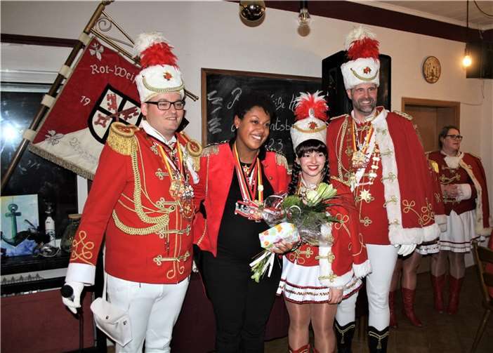 Viele Husaren waren gekommen um nach der Unterbrechung wieder in Uniform und Kostüm zu feiern. Foto: privat