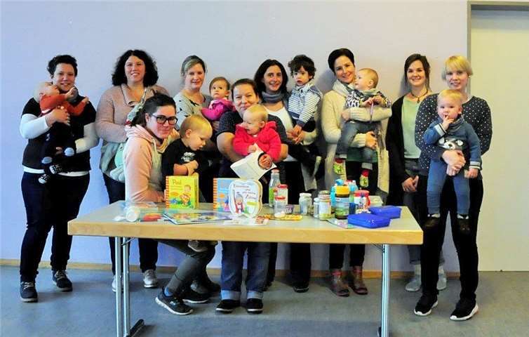 Viele Interessierte waren in die Sonnenringhalle gekommen, um sich über die Mundhygiene beim Kleinkind zu informieren. privat