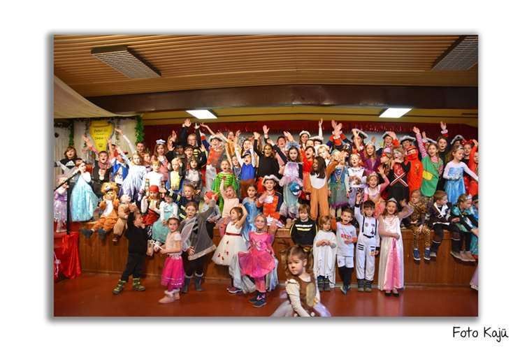 Viele Kinder hatten den Weg in die Jahnhalle gefunden.  Foto: Kajü Jäger
