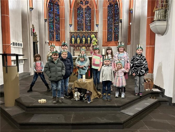 Viele Kinder mit ihren Eltern folgten der Einladung zur Kinderkirche in der St. Laurentiuskirche in Oberwinter am 14. Dezember. Foto: privat