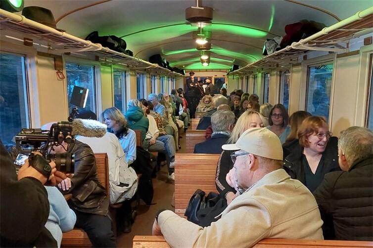 Viele Krimiliebhaber fanden sich in der Brohltalbahn ein.