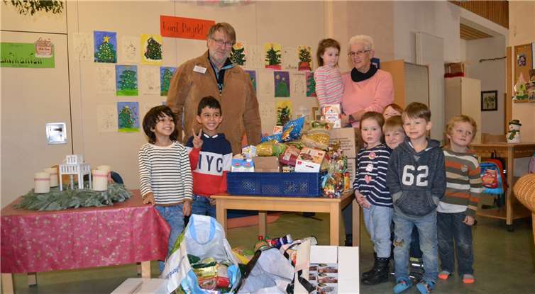 Viele Lebensmittel haben die Kinder, ihre Eltern und Erzieherinnen für Bedürftige gesammelt.  E.T. Müller