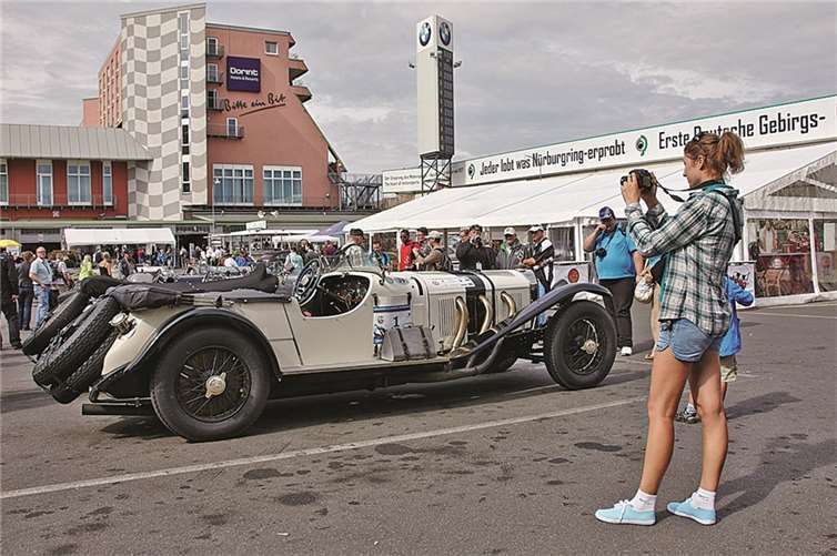 Viele Marken zeigten einzigartige Automobile aus ihrer Unternehmensgeschichte.