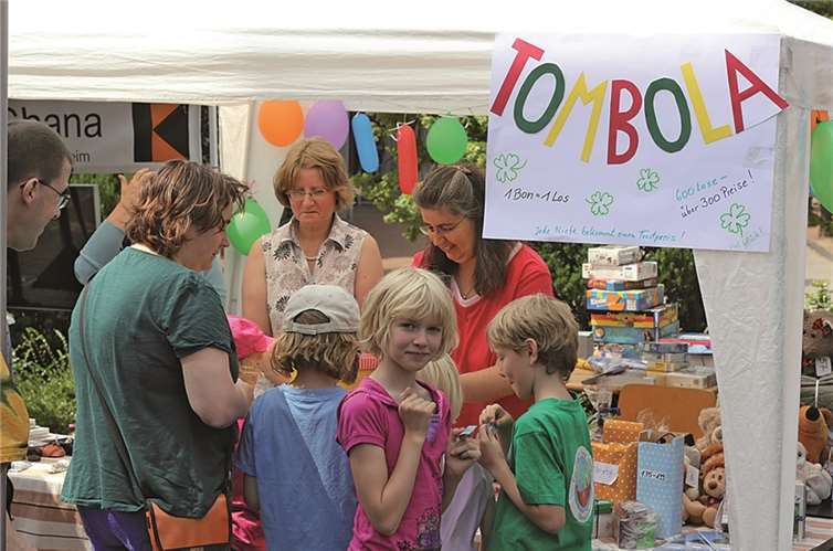 Viele Meckenheimer Geschäftsleute unterstützten das Anliegen des Pfarrfestes und spendeten Preise für die Tombola. privat